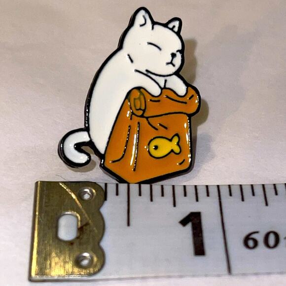 Cat Kitten with Bag of Fish Pin Brooch - Picture 1 of 1